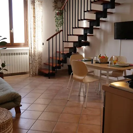 La Casina Di Chloe アパート リヴォルノ